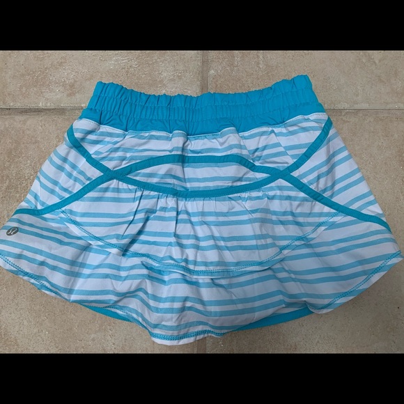Lululemon Pace Setter shorts (skort) size 4 - Picture 3 of 4